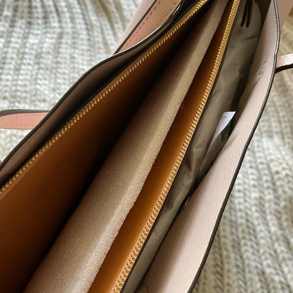 Tory Burch purse. - Picture 11 of 12